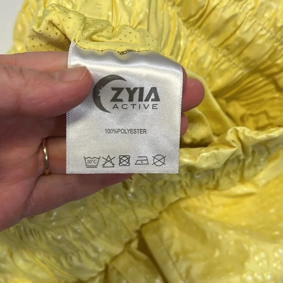 Ziya - small, bubble print yellow shorts - Picture 7 of 7